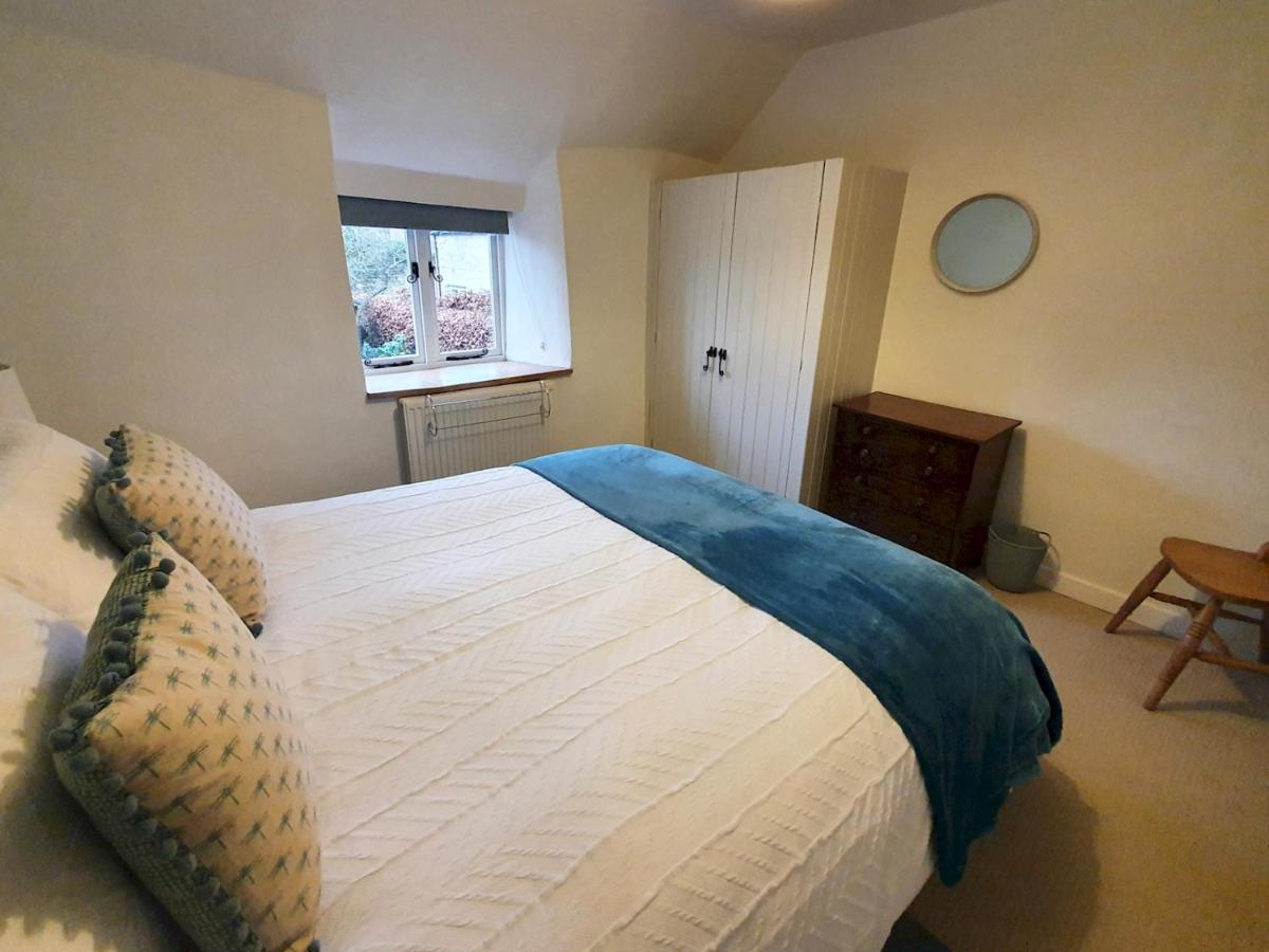 Pass The Keys The Pippins A Cotswold Cottage And Garden Parking Stow-on-the-Wold Екстериор снимка
