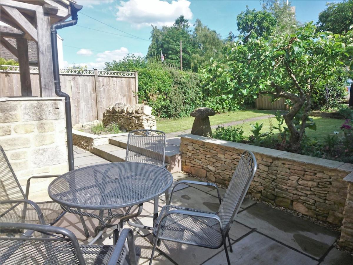 Pass The Keys The Pippins A Cotswold Cottage And Garden Parking Stow-on-the-Wold Екстериор снимка